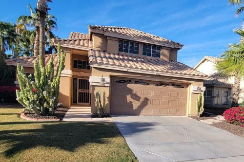 Luxe Lakewood Villa