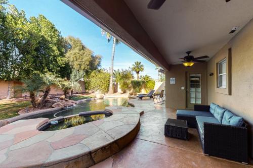 Luxe Lakewood Villa