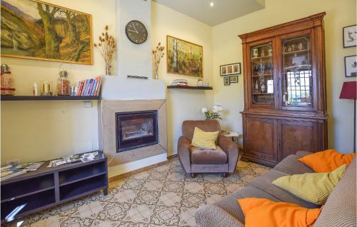 Beautiful Home In Fabbiano With 5 Bedrooms