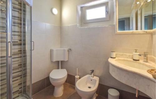 Beautiful Home In Fabbiano With 5 Bedrooms