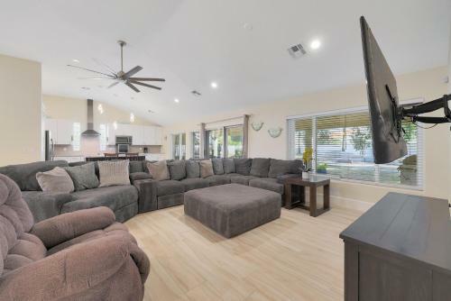 Conveniently Located Modern Luxury Home