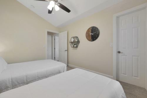 Conveniently Located Modern Luxury Home