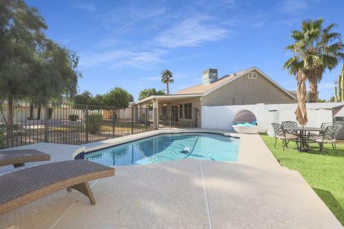 Conveniently Located Modern Luxury Home