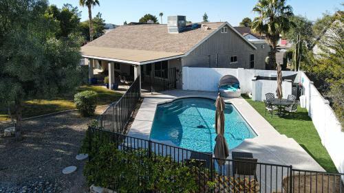 Conveniently Located Modern Luxury Home