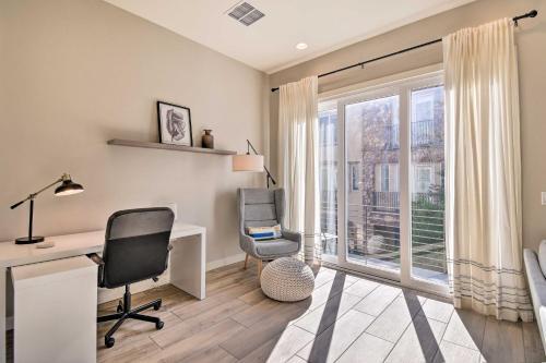 Spacious Phoenix Townhome With Balcony And Office