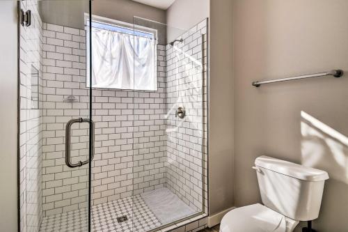Spacious Phoenix Townhome With Balcony And Office