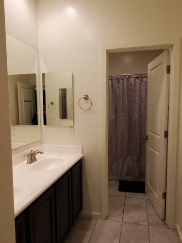 Adventure Short Term Stays - Southgate Ave