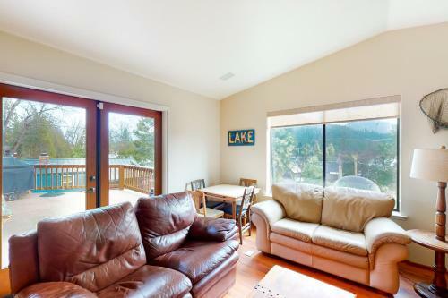 Alder Lake View Lodge