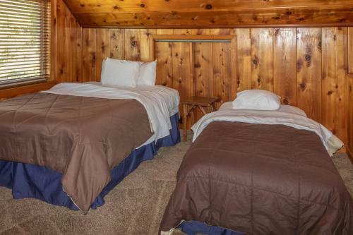 Harris Lakeview Cabin