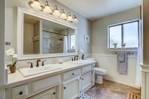 Family-friendly Bakersfield Getaway With Pool!