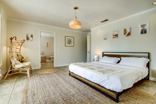 Family-friendly Bakersfield Getaway With Pool!
