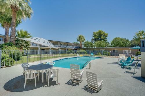 Old Town 2br Condo With Pool And Wifi