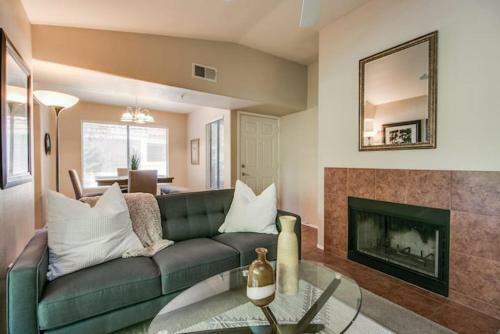 Gorgeous Upgraded Scottsdale Condo