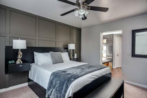 Location Location- 5 Bedroom Smart Home - Firepit/garage