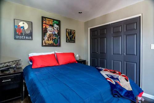 Location Location- 5 Bedroom Smart Home - Firepit/garage