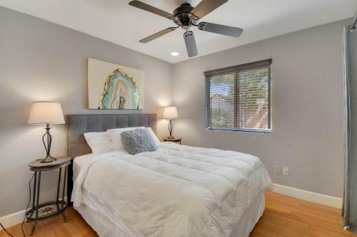 4 Bdr, Two Master Suite, Billiards & Desert Oasis Pool