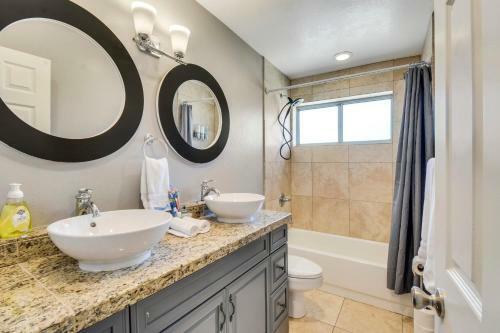 4 Bdr, Two Master Suite, Billiards & Desert Oasis Pool