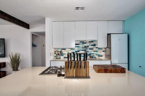Scottsdale Mid Century Modern Wsparkling Pool