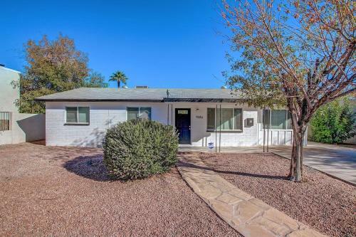 Scottsdale Mid Century Modern Wsparkling Pool
