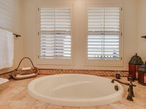 Scottsdale 4 Bdrm In Exclusive Gated Community Edit