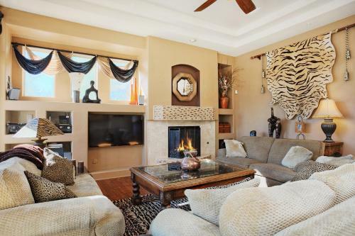 Spectacular Desert Retreat