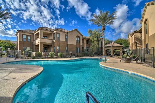 Vibrant Townhome With Balcony And Community Pool!