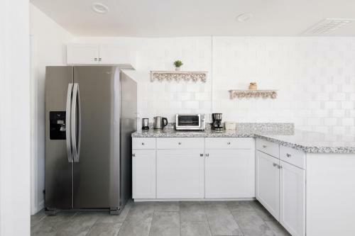 Picadilly Casita - Kitchen In Modern Casita+private Bathroom & Washer