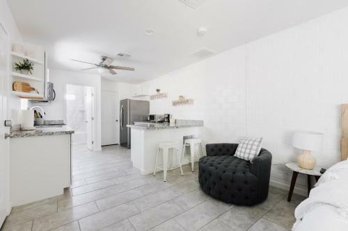 Picadilly Casita - Kitchen In Modern Casita+private Bathroom & Washer