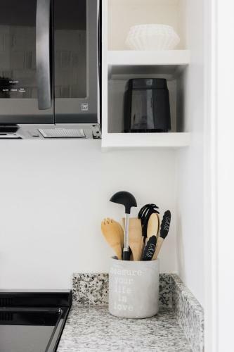 Picadilly Casita - Kitchen In Modern Casita+private Bathroom & Washer