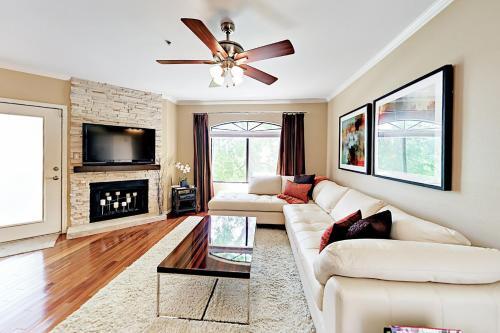 The Signature Unit & Breezy Desert Retreat