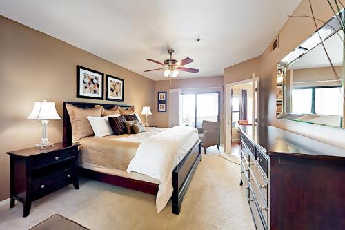 The Signature Unit & Breezy Desert Retreat