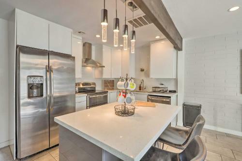 Chic Scottsdale Townhome Less Than 1 Mi To Old Town!