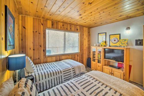 Charming Chalet Deck, 5 Mi To Big Bear Lake!
