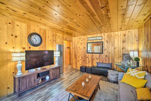 Charming Chalet Deck, 5 Mi To Big Bear Lake!