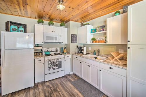 Charming Chalet Deck, 5 Mi To Big Bear Lake!
