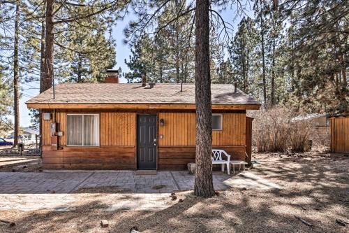 Peaceful Tiny Cabin About 3 Mi To Big Bear Lake!
