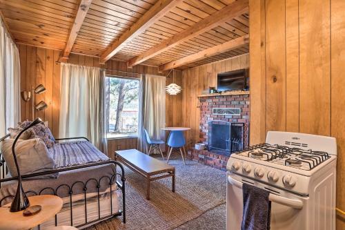 Peaceful Tiny Cabin About 3 Mi To Big Bear Lake!