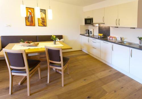Hostal Dorfblick Fiss - Apartments & Rooms