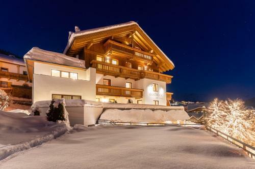 Hostal Dorfblick Fiss - Apartments & Rooms