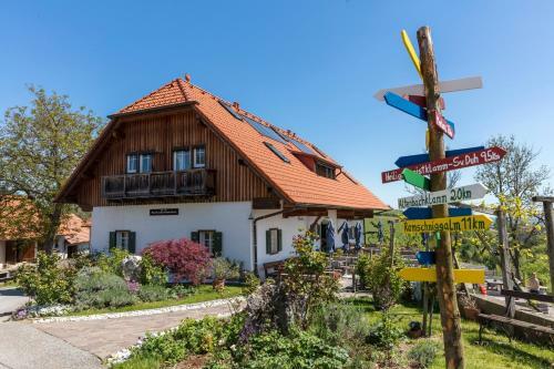 Hostal G�stezimmer & Buschenschank Mit Weingut Hack-gebell