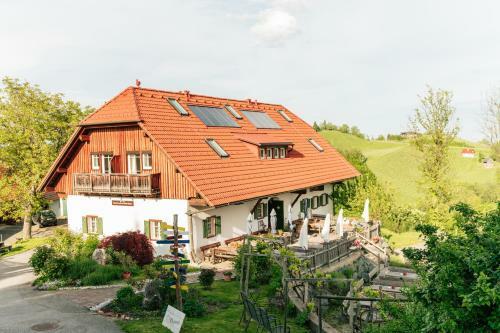 Hostal G�stezimmer & Buschenschank Mit Weingut Hack-gebell
