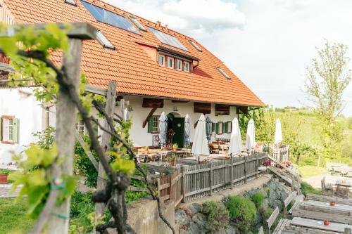 Hostal G�stezimmer & Buschenschank Mit Weingut Hack-gebell