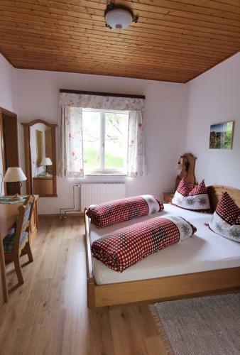Hostal G�stezimmer & Buschenschank Mit Weingut Hack-gebell