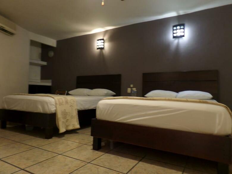 Uke Inn Hotel & Suites Xamaipak