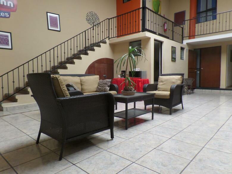 Uke Inn Hotel & Suites Xamaipak