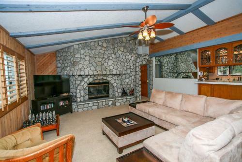 Bear Castle-1854 By Big Bear Vacations