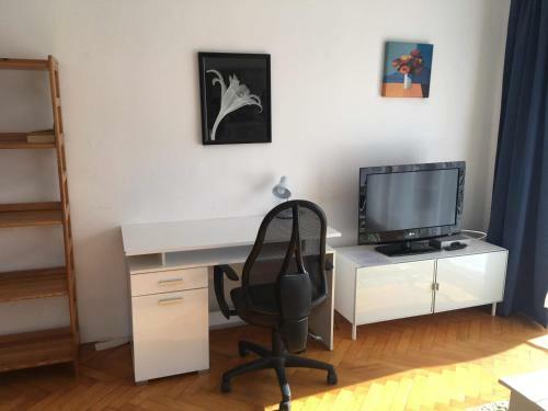 Sch�nes Und Sonniges Balkonzimmer