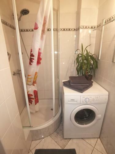Cosy Double Bedroom With Private Bathroom Near Downtown Graz