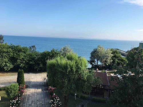 Beautiful Sea View Apartment First Line