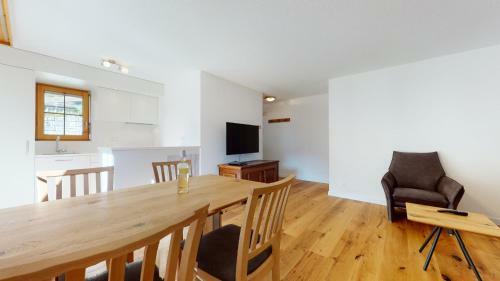 Modern And Spacious Apartment With South Facing Terrace, Marietta #1